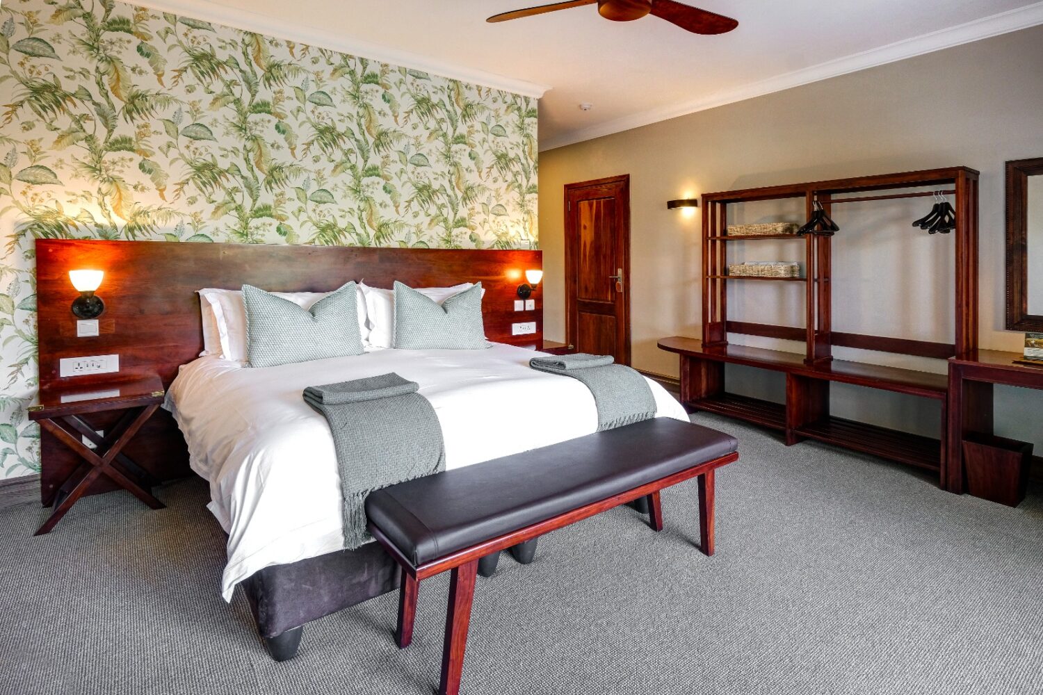 Deluxe-Room-King-ILH–1500×1000